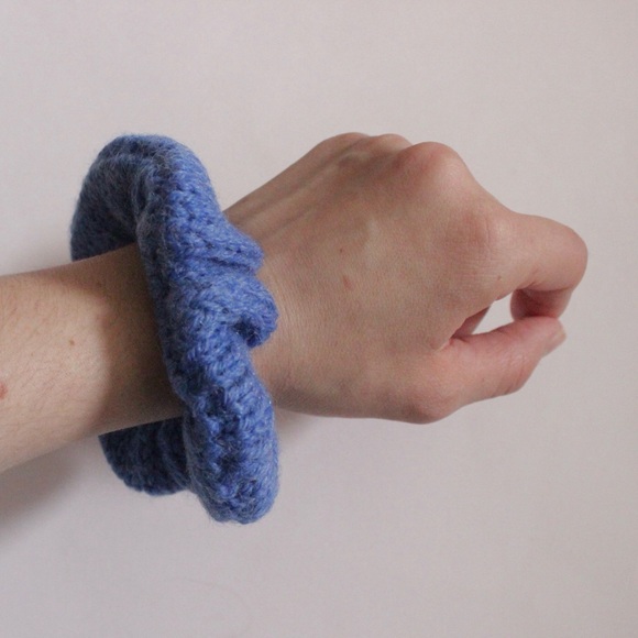 Handmade Women’s Blue Lace Knit Headband and Scrunchie Set - Picture 7 of 7